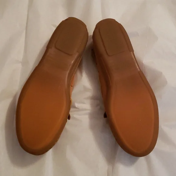 Minnetonka Maccocins Women's SZ 6.5 Tan - Picture 2 of 9